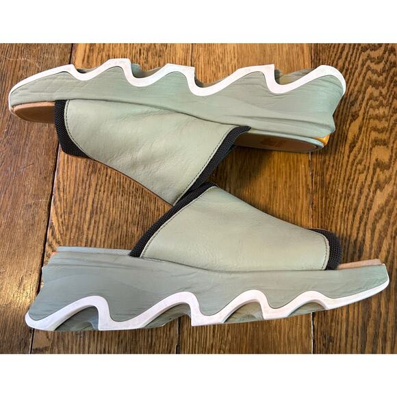 Sorel Kinetic Impact Slip On Sandal Slide Green Leather Sz 9.5 Wedge - Picture 2 of 9